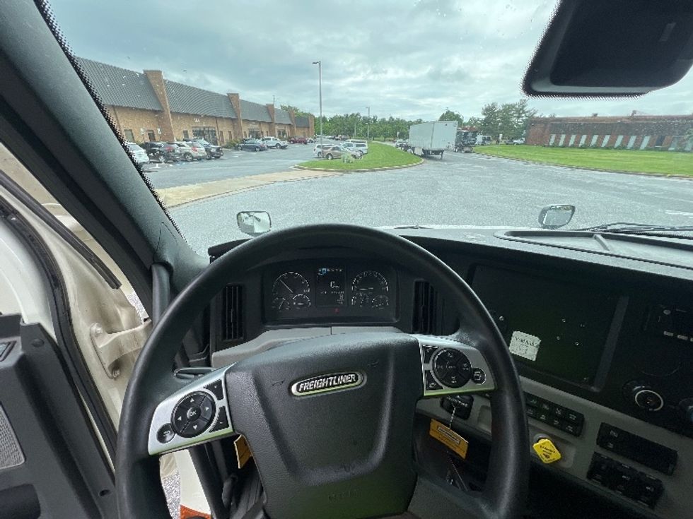 Sleeper Tractor-Heavy Duty Tractors-Freightliner-2022-T12664ST-Essex-MD-475,295\n\t\tmiles-$ 73,750 - Image 11