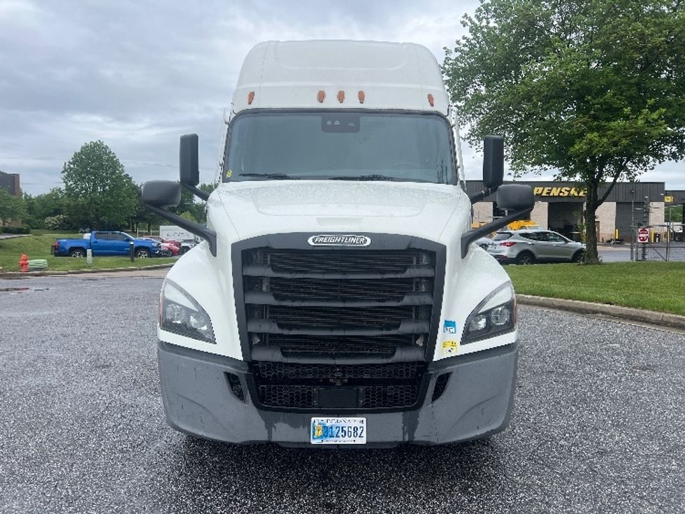 Sleeper Tractor-Heavy Duty Tractors-Freightliner-2022-T12664ST-Essex-MD-475,295\n\t\tmiles-$ 73,750 - Image 2