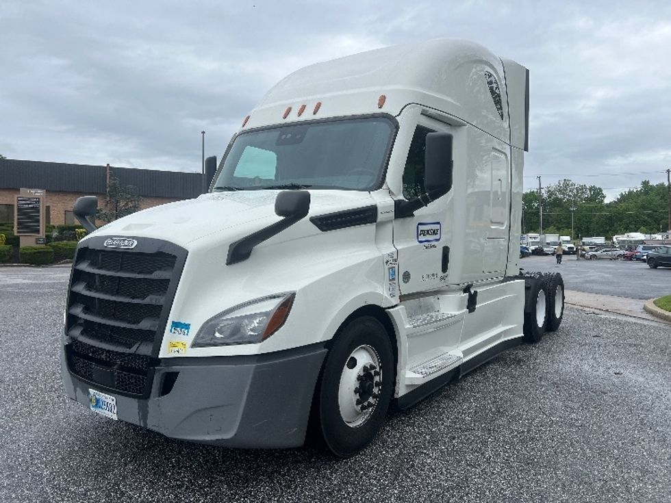 Sleeper Tractor-Heavy Duty Tractors-Freightliner-2022-T12664ST-Essex-MD-475,295\n\t\tmiles-$ 73,750 - Image 3