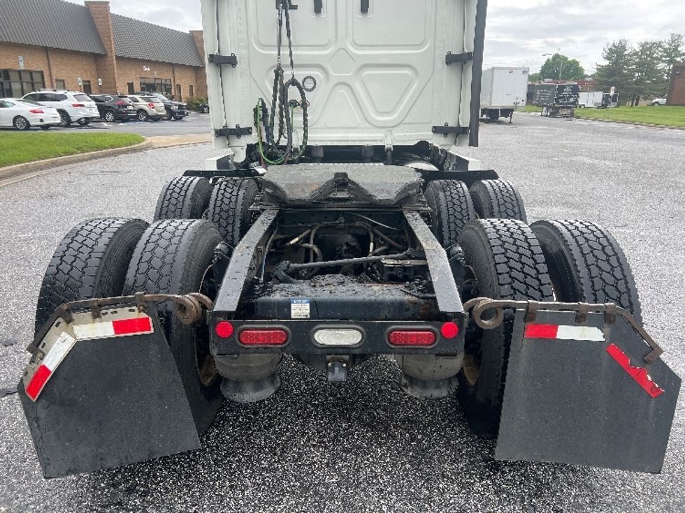 Sleeper Tractor-Heavy Duty Tractors-Freightliner-2022-T12664ST-Essex-MD-475,295\n\t\tmiles-$ 73,750 - Image 6