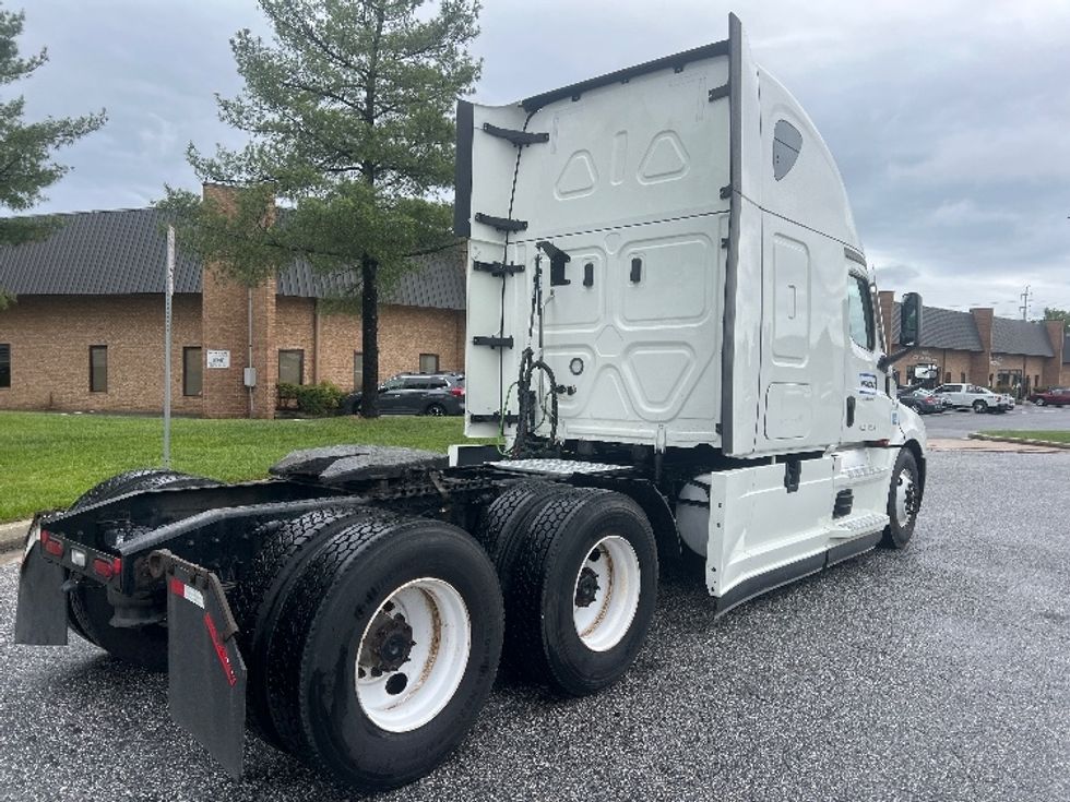 Sleeper Tractor-Heavy Duty Tractors-Freightliner-2022-T12664ST-Essex-MD-475,295\n\t\tmiles-$ 73,750 - Image 7