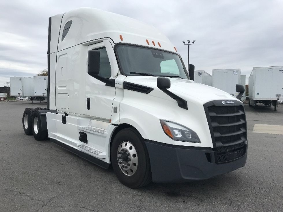 Sleeper Tractor-Heavy Duty Tractors-Freightliner-2022-T12664ST-Etobicoke-ON-513,164\n\t\tkm-$ 113,250 - Image 1