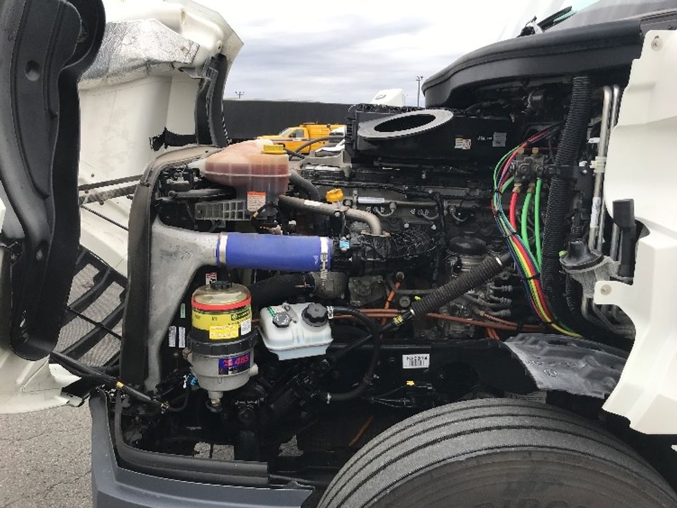 Sleeper Tractor-Heavy Duty Tractors-Freightliner-2022-T12664ST-Etobicoke-ON-513,164\n\t\tkm-$ 113,250 - Image 21