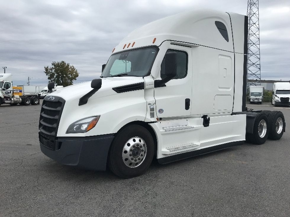 Sleeper Tractor-Heavy Duty Tractors-Freightliner-2022-T12664ST-Etobicoke-ON-513,164\n\t\tkm-$ 113,250 - Image 3