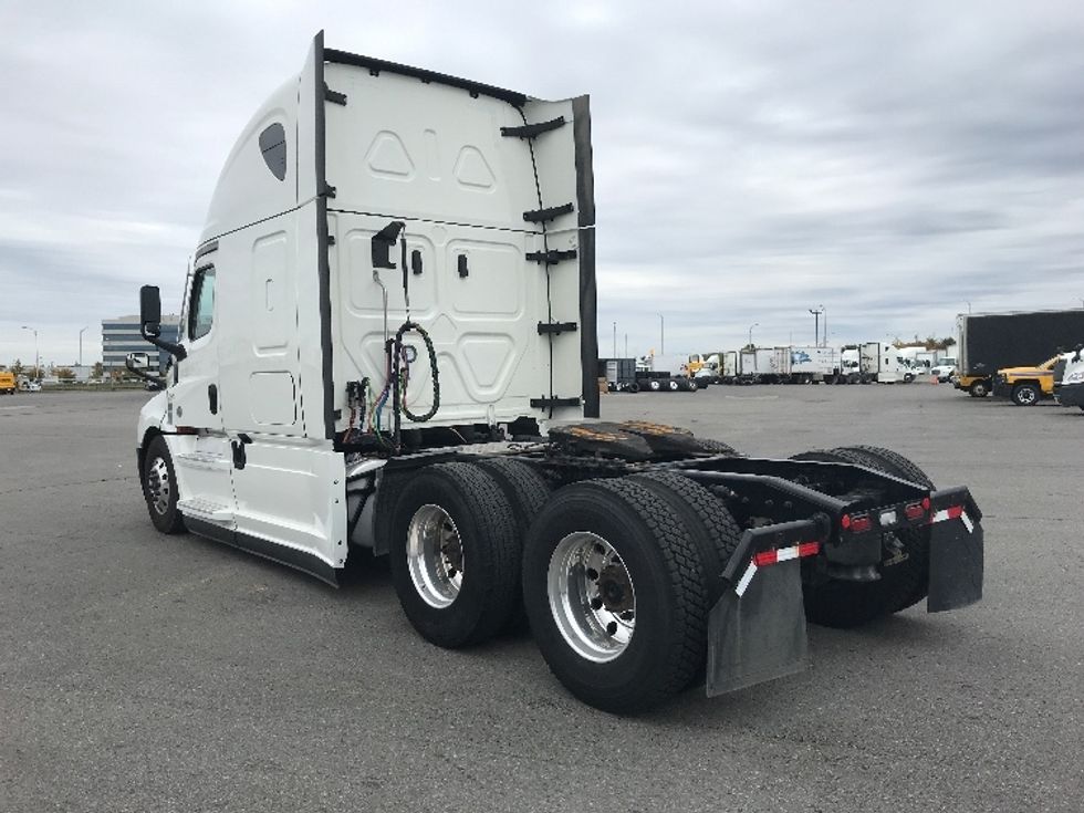 Sleeper Tractor-Heavy Duty Tractors-Freightliner-2022-T12664ST-Etobicoke-ON-513,164\n\t\tkm-$ 113,250 - Image 5