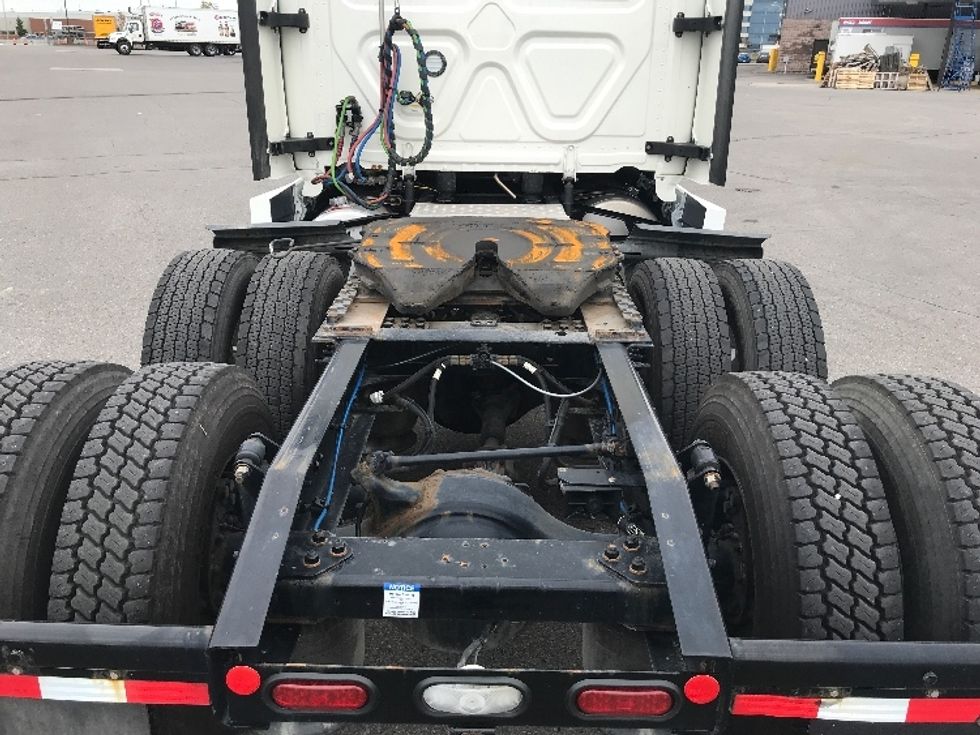 Sleeper Tractor-Heavy Duty Tractors-Freightliner-2022-T12664ST-Etobicoke-ON-513,164\n\t\tkm-$ 113,250 - Image 6