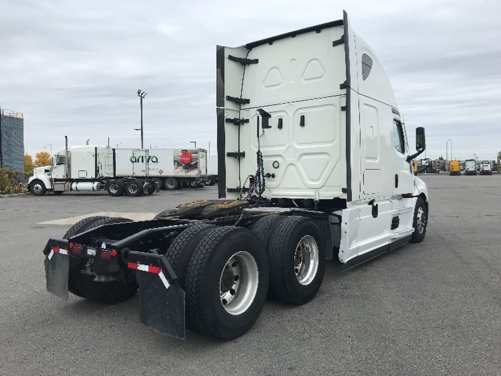 Sleeper Tractor-Heavy Duty Tractors-Freightliner-2022-T12664ST-Etobicoke-ON-513,164\n\t\tkm-$ 113,250 - Image 7