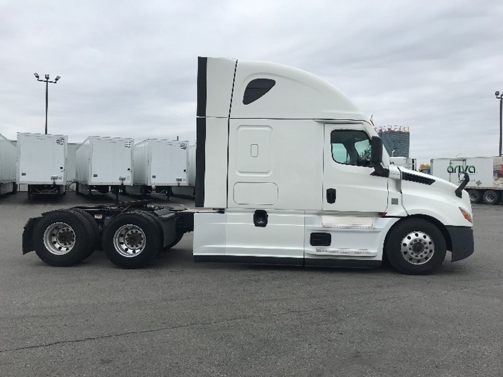Sleeper Tractor-Heavy Duty Tractors-Freightliner-2022-T12664ST-Etobicoke-ON-513,164\n\t\tkm-$ 113,250 - Image 8