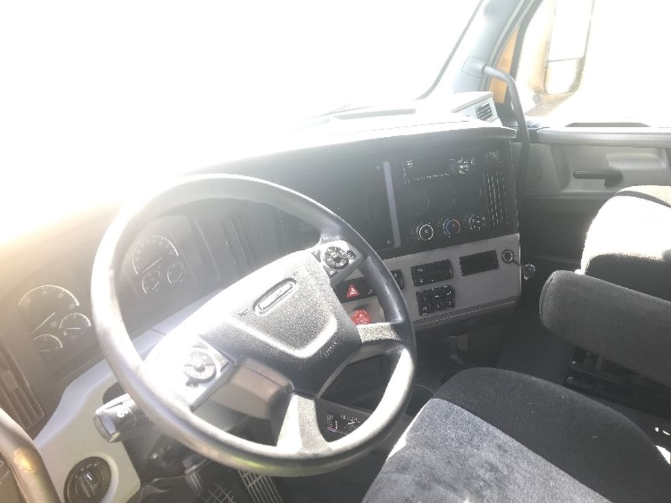 Sleeper Tractor-Heavy Duty Tractors-Freightliner-2022-T12664ST-Evansville-IN-409,540\n\t\tmiles-$ 73,000 - Image 10