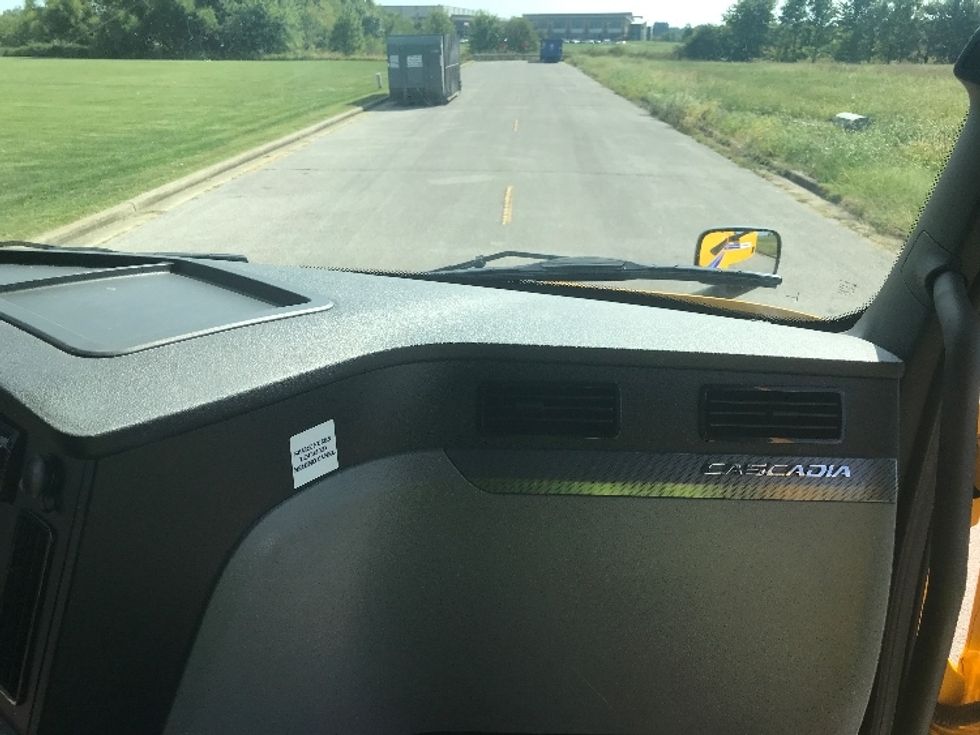 Sleeper Tractor-Heavy Duty Tractors-Freightliner-2022-T12664ST-Evansville-IN-409,540\n\t\tmiles-$ 73,000 - Image 14