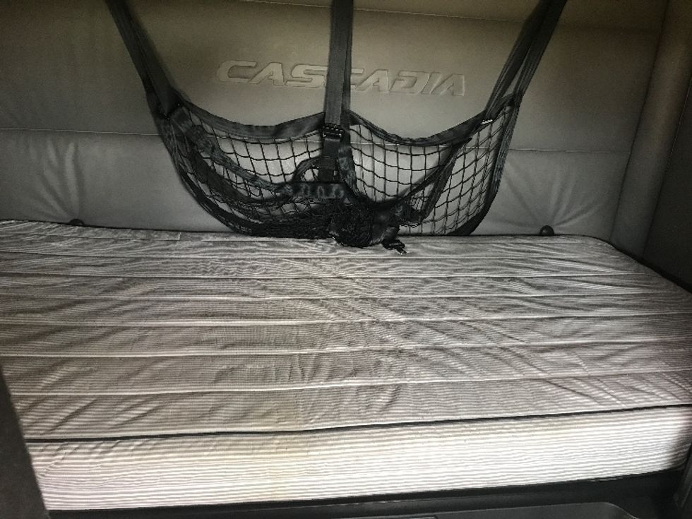 Sleeper Tractor-Heavy Duty Tractors-Freightliner-2022-T12664ST-Evansville-IN-409,540\n\t\tmiles-$ 73,000 - Image 17