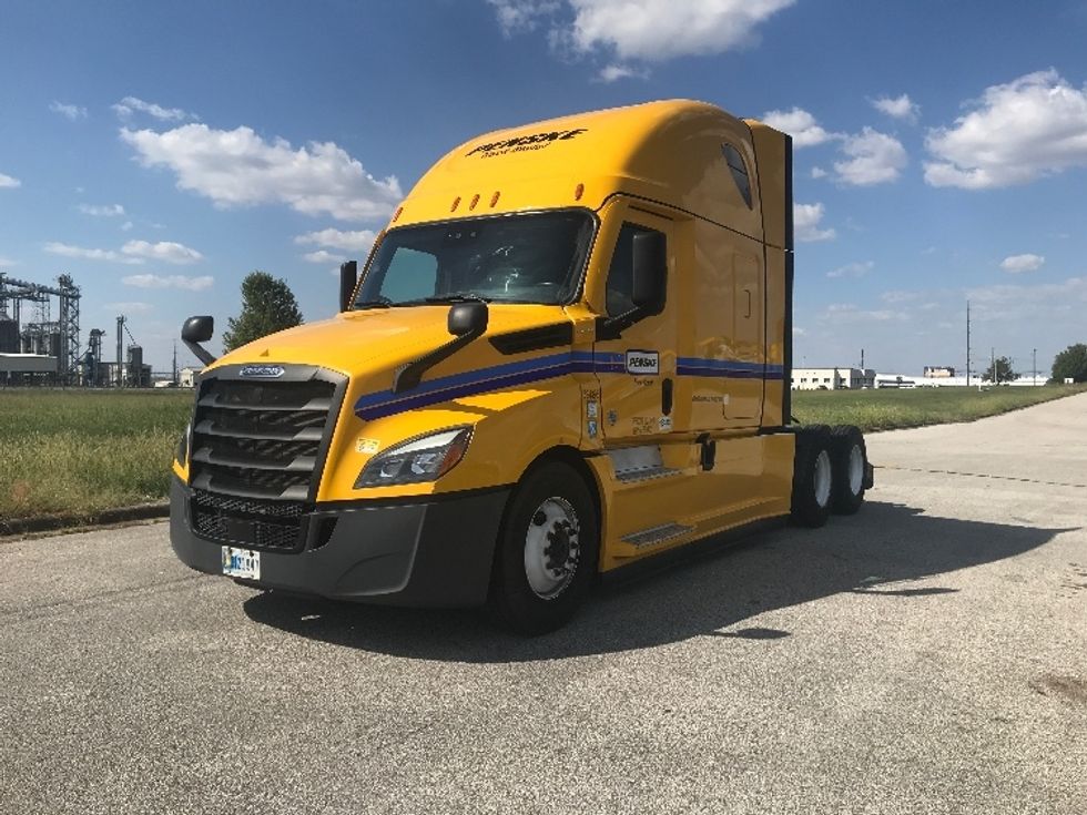 2022 Freightliner Cascadia 126" Sleeper Cab photo 3