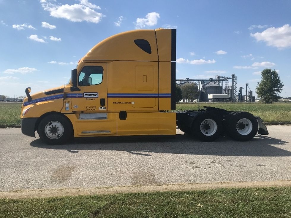 2022 Freightliner Cascadia 126" Sleeper Cab photo 4