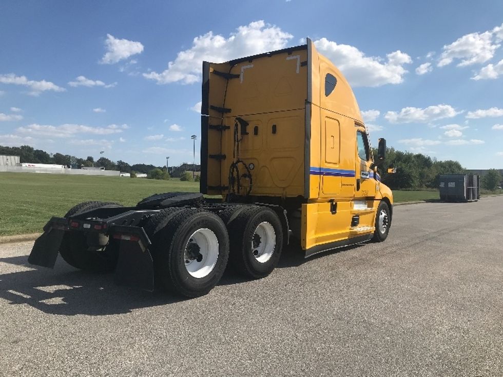 Sleeper Tractor-Heavy Duty Tractors-Freightliner-2022-T12664ST-Evansville-IN-409,540\n\t\tmiles-$ 73,000 - Image 7