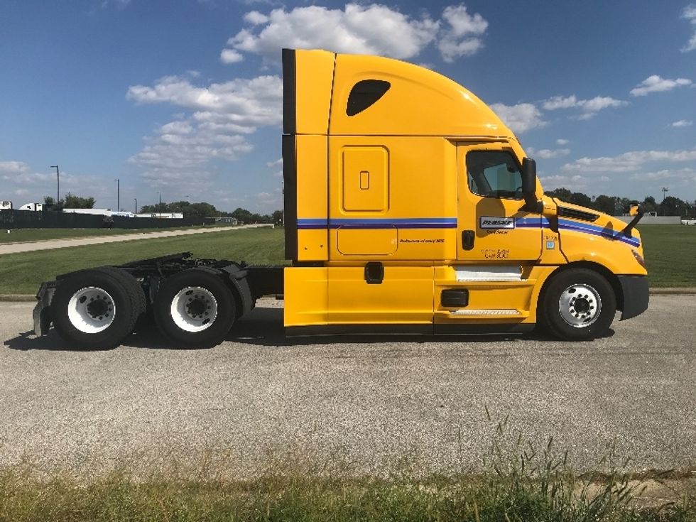Sleeper Tractor-Heavy Duty Tractors-Freightliner-2022-T12664ST-Evansville-IN-409,540\n\t\tmiles-$ 73,000 - Image 8