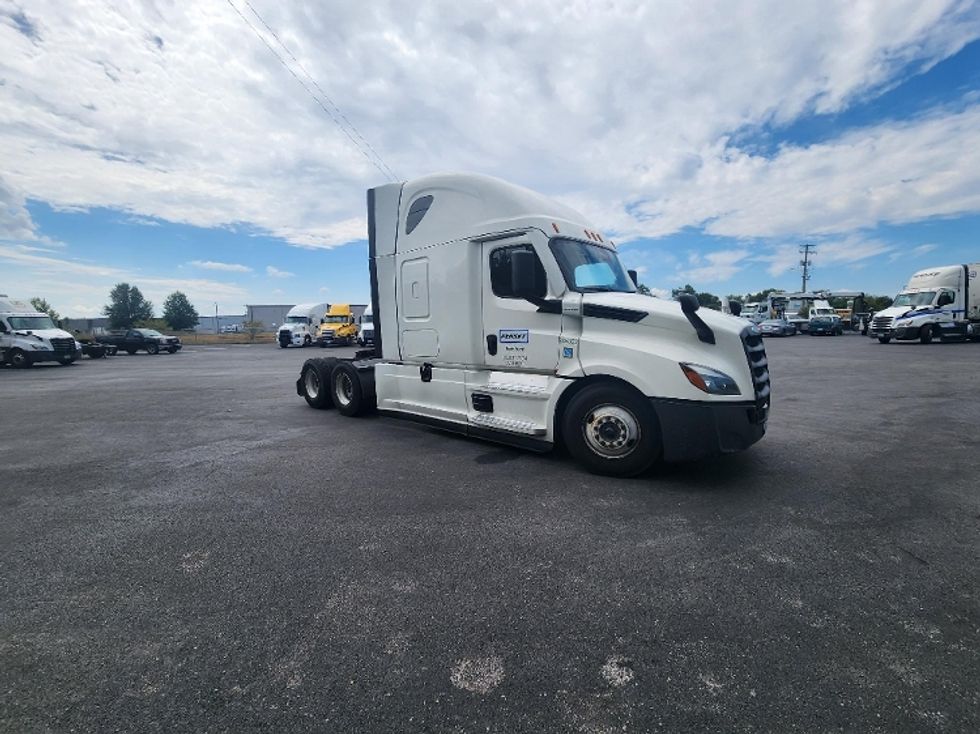 Sleeper Tractor-Heavy Duty Tractors-Freightliner-2022-T12664ST-Evansville-IN-445,231\n\t\tmiles-$ 74,500 - Image 1