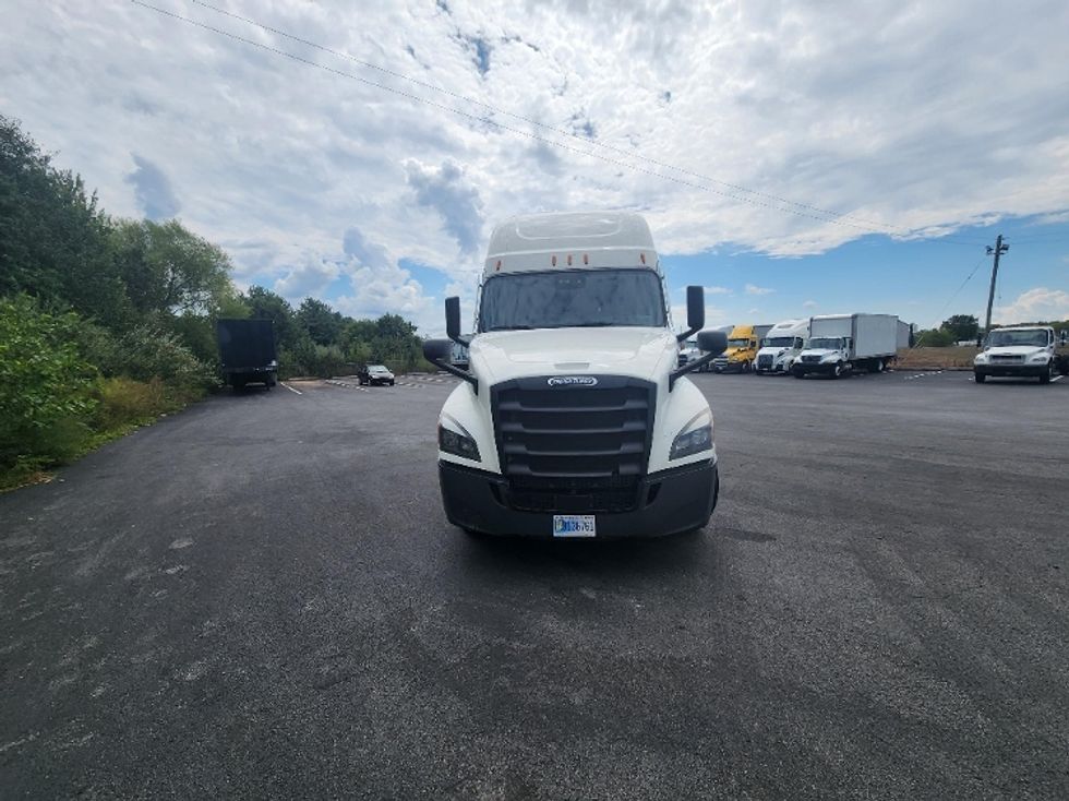Sleeper Tractor-Heavy Duty Tractors-Freightliner-2022-T12664ST-Evansville-IN-445,231\n\t\tmiles-$ 74,500 - Image 2