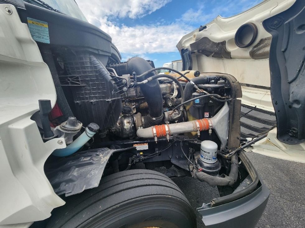 Sleeper Tractor-Heavy Duty Tractors-Freightliner-2022-T12664ST-Evansville-IN-445,231\n\t\tmiles-$ 74,500 - Image 20