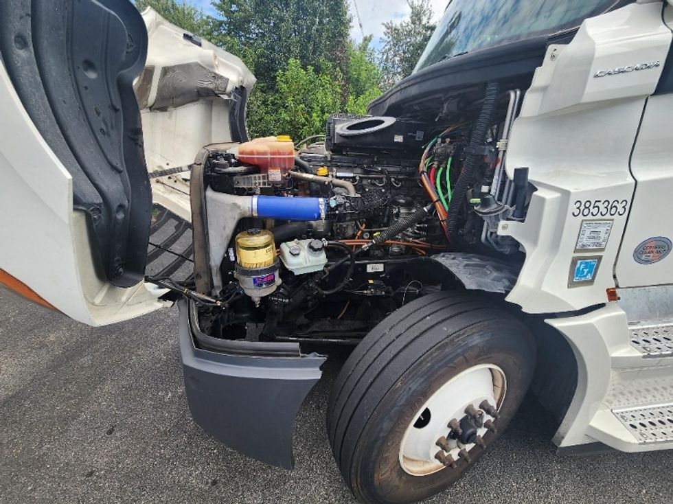 Sleeper Tractor-Heavy Duty Tractors-Freightliner-2022-T12664ST-Evansville-IN-445,231\n\t\tmiles-$ 74,500 - Image 21