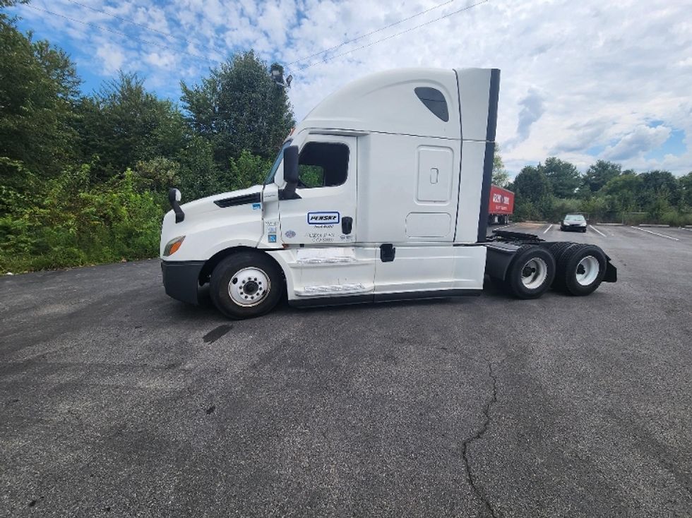 Sleeper Tractor-Heavy Duty Tractors-Freightliner-2022-T12664ST-Evansville-IN-445,231\n\t\tmiles-$ 74,500 - Image 4
