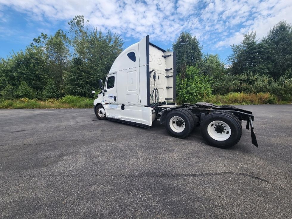 Sleeper Tractor-Heavy Duty Tractors-Freightliner-2022-T12664ST-Evansville-IN-445,231\n\t\tmiles-$ 74,500 - Image 5