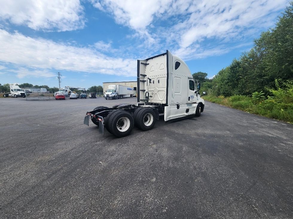 Sleeper Tractor-Heavy Duty Tractors-Freightliner-2022-T12664ST-Evansville-IN-445,231\n\t\tmiles-$ 74,500 - Image 7