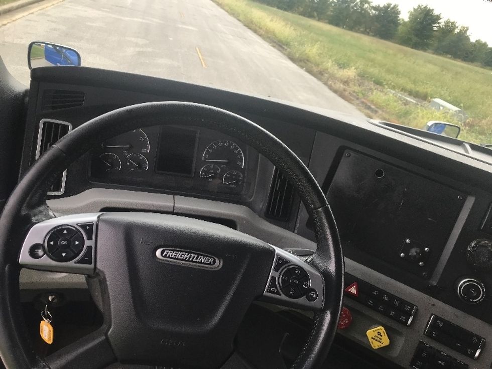 Sleeper Tractor-Heavy Duty Tractors-Freightliner-2022-T12664ST-Evansville-IN-501,099\n\t\tmiles-$ 68,250 - Image 11