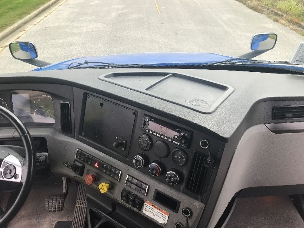 Sleeper Tractor-Heavy Duty Tractors-Freightliner-2022-T12664ST-Evansville-IN-501,099\n\t\tmiles-$ 68,250 - Image 12