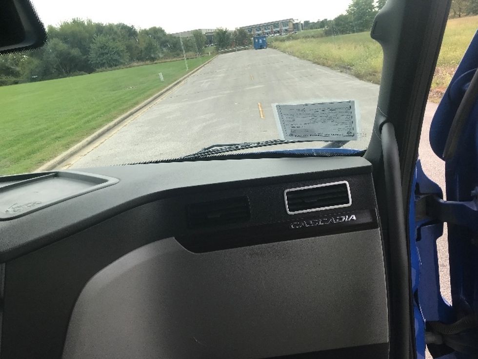 Sleeper Tractor-Heavy Duty Tractors-Freightliner-2022-T12664ST-Evansville-IN-501,099\n\t\tmiles-$ 68,250 - Image 14