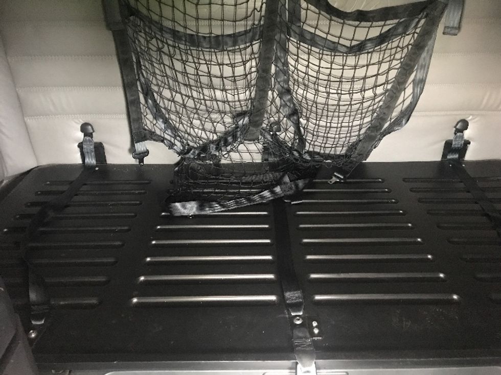 Sleeper Tractor-Heavy Duty Tractors-Freightliner-2022-T12664ST-Evansville-IN-501,099\n\t\tmiles-$ 68,250 - Image 16