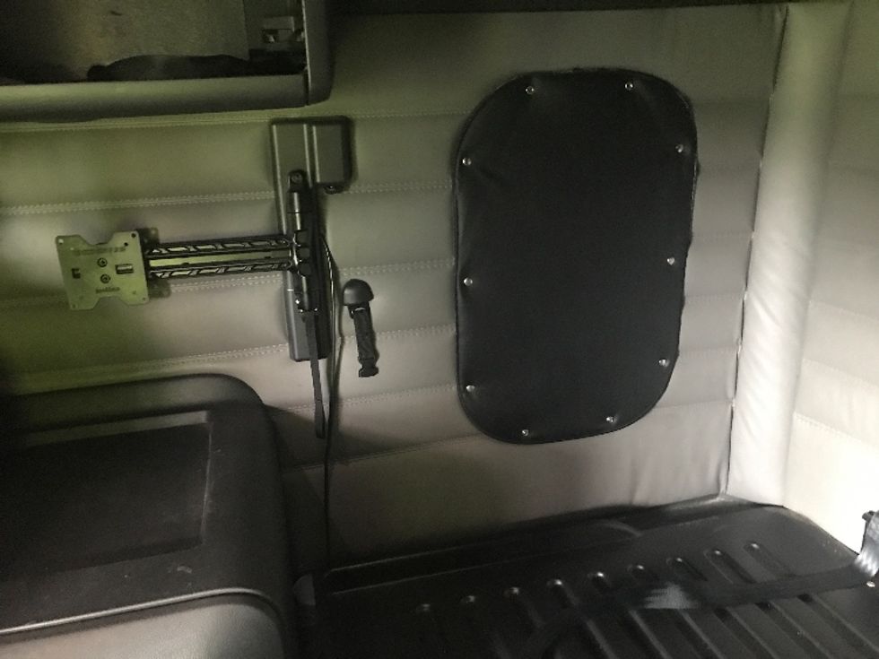 Sleeper Tractor-Heavy Duty Tractors-Freightliner-2022-T12664ST-Evansville-IN-501,099\n\t\tmiles-$ 68,250 - Image 19