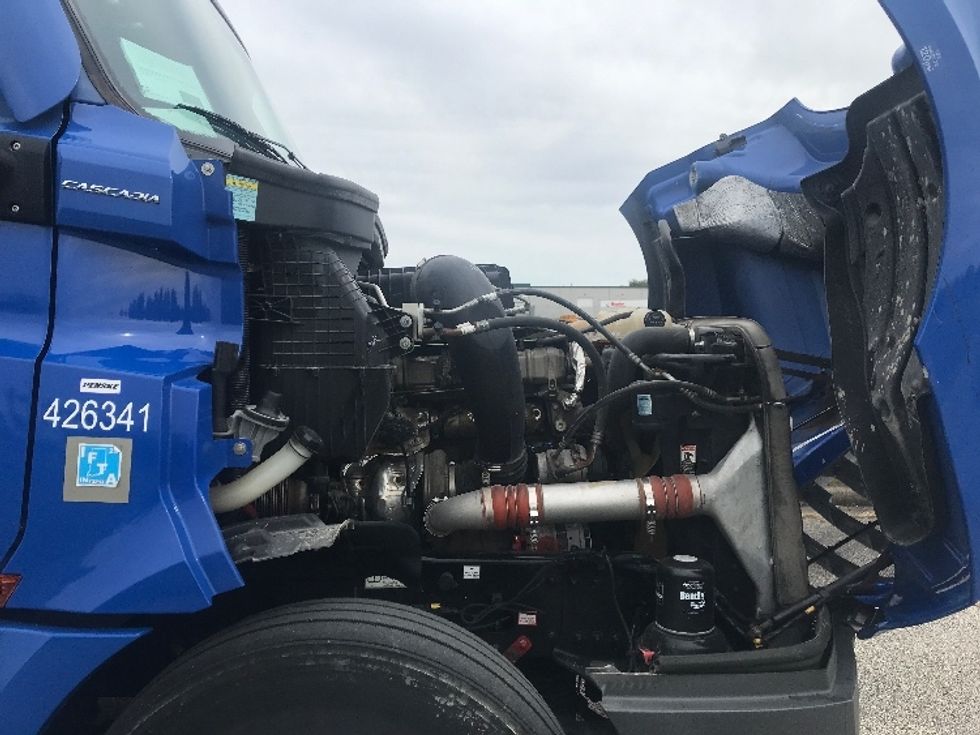 Sleeper Tractor-Heavy Duty Tractors-Freightliner-2022-T12664ST-Evansville-IN-501,099\n\t\tmiles-$ 68,250 - Image 20