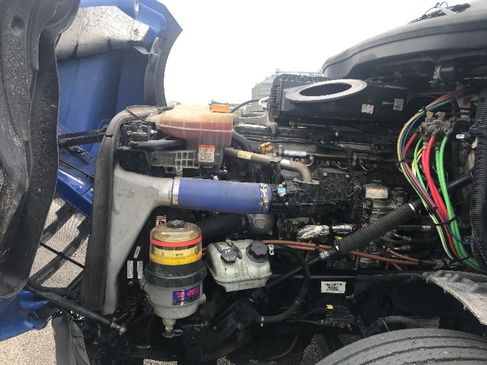 Sleeper Tractor-Heavy Duty Tractors-Freightliner-2022-T12664ST-Evansville-IN-501,099\n\t\tmiles-$ 68,250 - Image 21