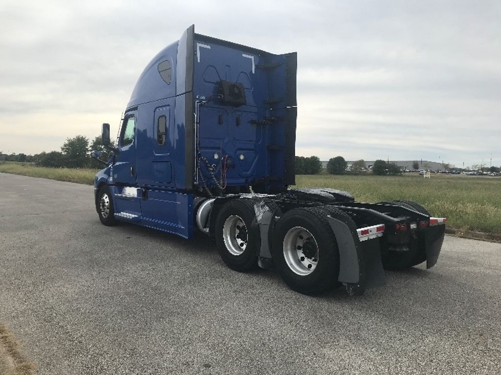 Sleeper Tractor-Heavy Duty Tractors-Freightliner-2022-T12664ST-Evansville-IN-501,099\n\t\tmiles-$ 68,250 - Image 5