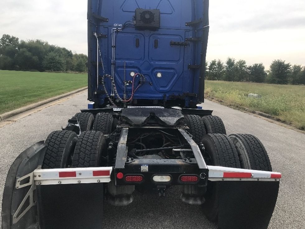 Sleeper Tractor-Heavy Duty Tractors-Freightliner-2022-T12664ST-Evansville-IN-501,099\n\t\tmiles-$ 68,250 - Image 6