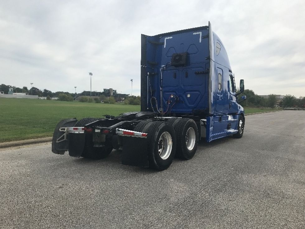 Sleeper Tractor-Heavy Duty Tractors-Freightliner-2022-T12664ST-Evansville-IN-501,099\n\t\tmiles-$ 68,250 - Image 7