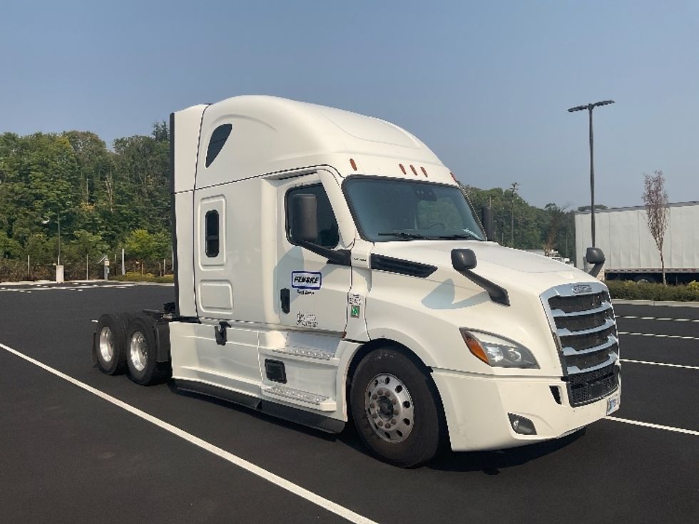 Sleeper Tractor-Heavy Duty Tractors-Freightliner-2022-T12664ST-Everett-WA-524,142\n\t\tmiles-$ 79,000 - Image 1