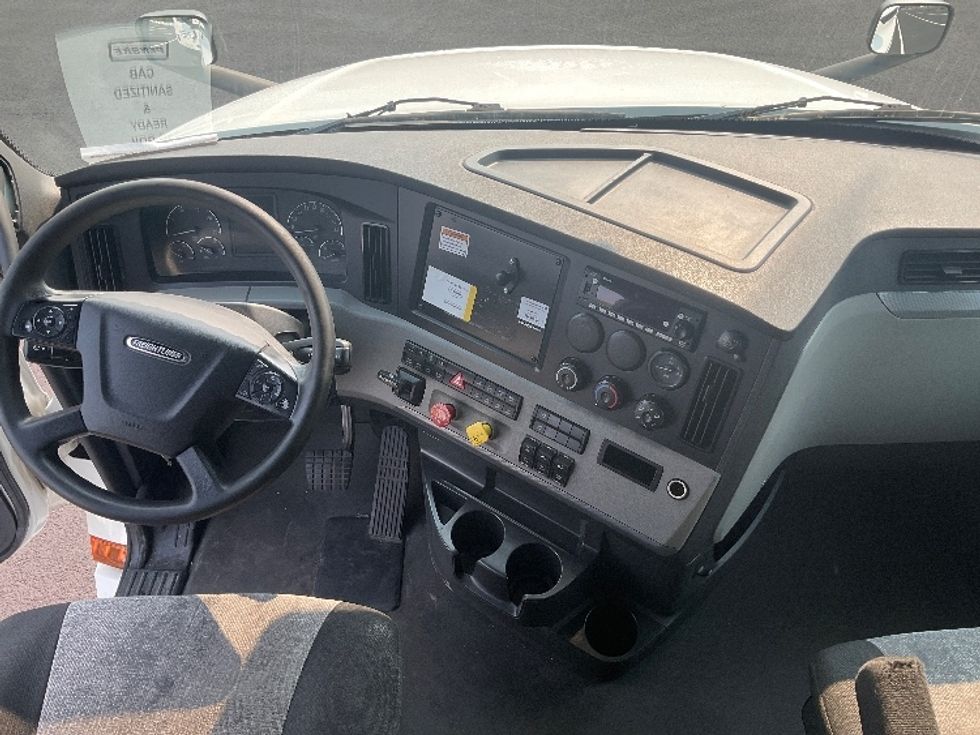 Sleeper Tractor-Heavy Duty Tractors-Freightliner-2022-T12664ST-Everett-WA-524,142\n\t\tmiles-$ 79,000 - Image 12