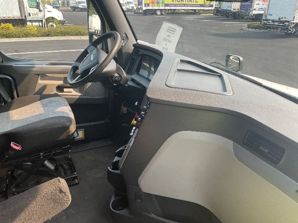 Sleeper Tractor-Heavy Duty Tractors-Freightliner-2022-T12664ST-Everett-WA-524,142\n\t\tmiles-$ 79,000 - Image 15