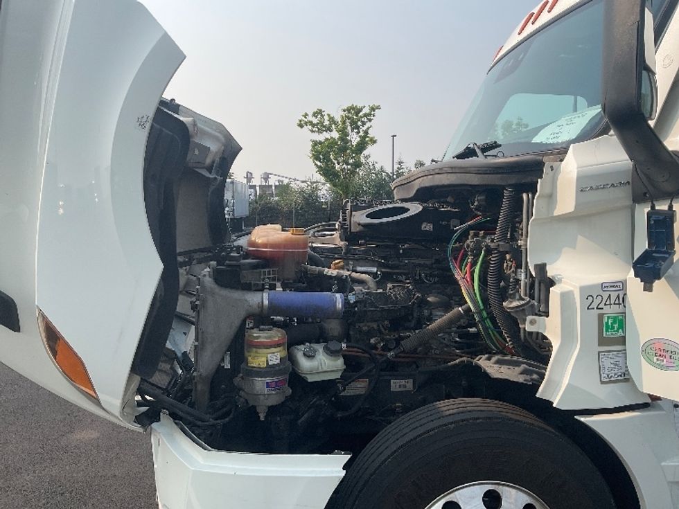 Sleeper Tractor-Heavy Duty Tractors-Freightliner-2022-T12664ST-Everett-WA-524,142\n\t\tmiles-$ 79,000 - Image 21