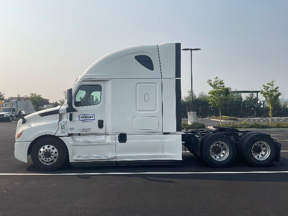 Sleeper Tractor-Heavy Duty Tractors-Freightliner-2022-T12664ST-Everett-WA-524,142\n\t\tmiles-$ 79,000 - Image 4