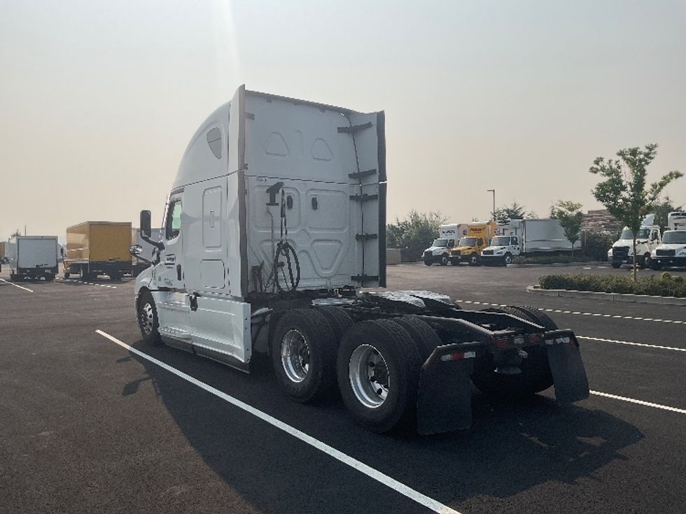 Sleeper Tractor-Heavy Duty Tractors-Freightliner-2022-T12664ST-Everett-WA-524,142\n\t\tmiles-$ 79,000 - Image 5
