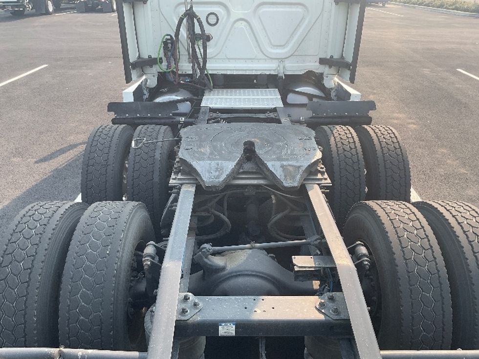 Sleeper Tractor-Heavy Duty Tractors-Freightliner-2022-T12664ST-Everett-WA-524,142\n\t\tmiles-$ 79,000 - Image 6