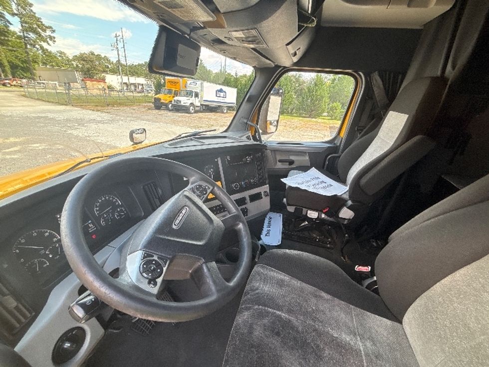Sleeper Tractor-Heavy Duty Tractors-Freightliner-2022-T12664ST-Fayetteville-NC-582,812\n\t\tmiles-$ 64,750 - Image 10