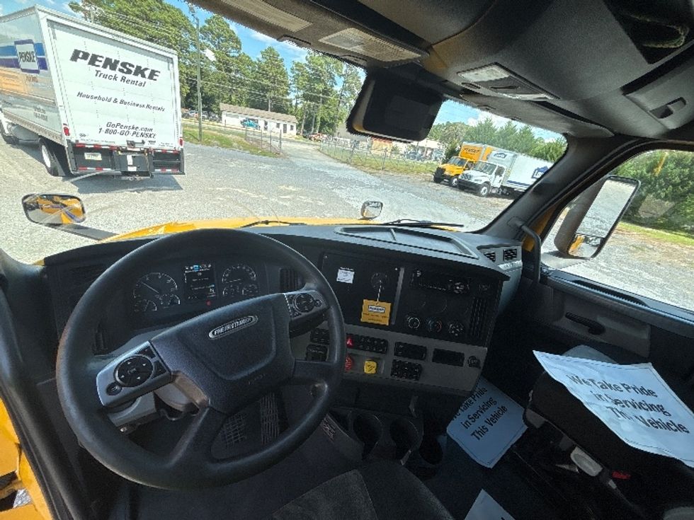 Sleeper Tractor-Heavy Duty Tractors-Freightliner-2022-T12664ST-Fayetteville-NC-582,812\n\t\tmiles-$ 64,750 - Image 11