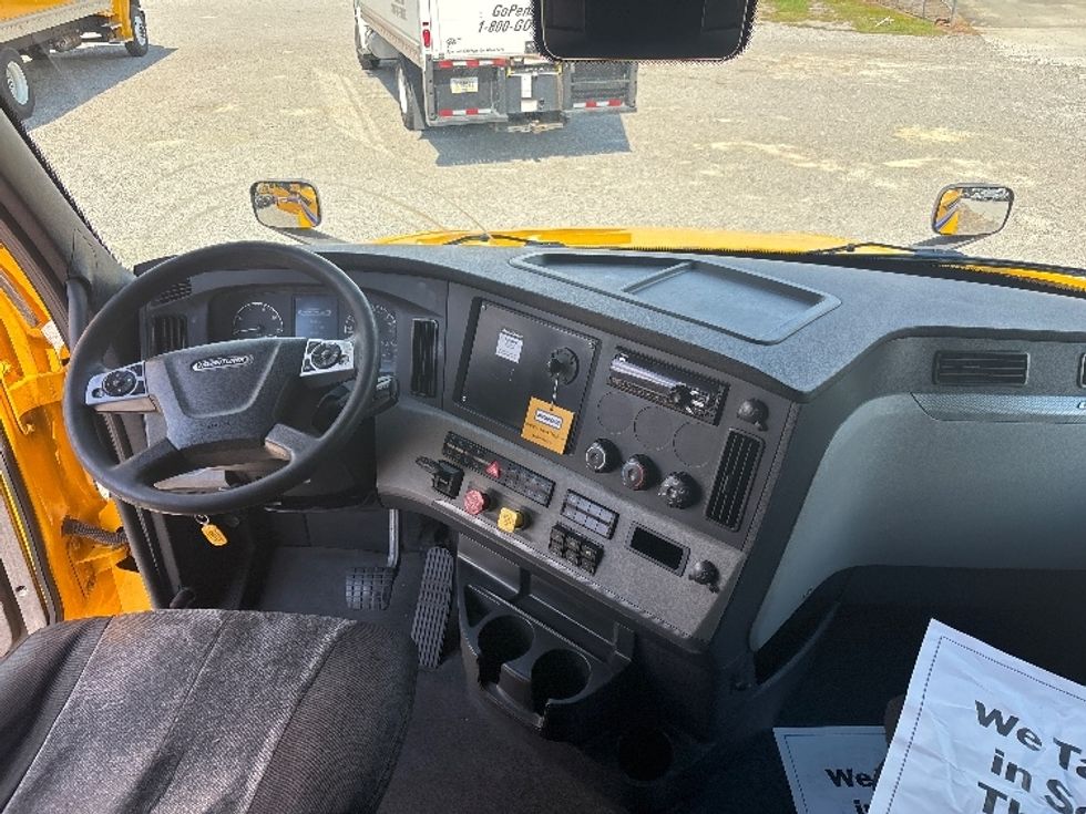 Sleeper Tractor-Heavy Duty Tractors-Freightliner-2022-T12664ST-Fayetteville-NC-582,812\n\t\tmiles-$ 64,750 - Image 12
