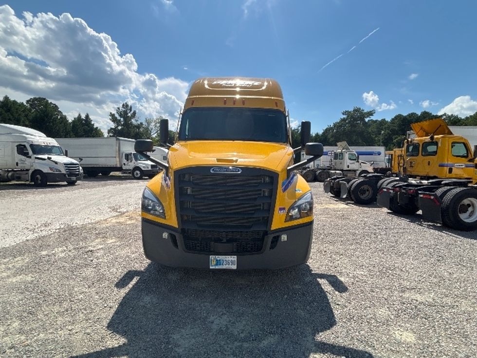Sleeper Tractor-Heavy Duty Tractors-Freightliner-2022-T12664ST-Fayetteville-NC-582,812\n\t\tmiles-$ 64,750 - Image 2