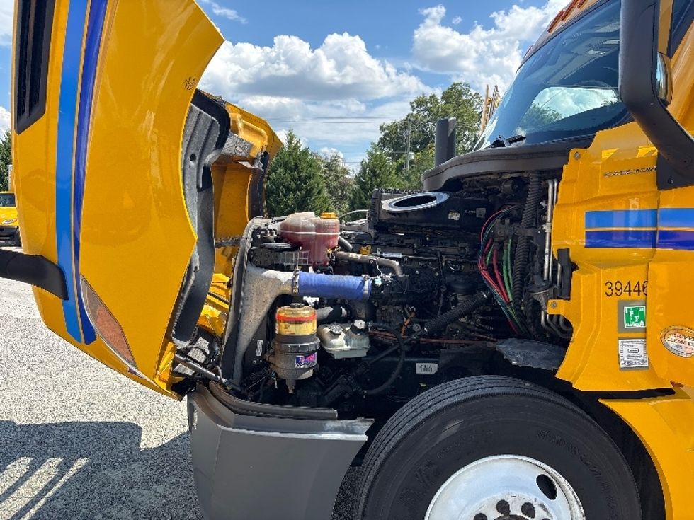 Sleeper Tractor-Heavy Duty Tractors-Freightliner-2022-T12664ST-Fayetteville-NC-582,812\n\t\tmiles-$ 64,750 - Image 21
