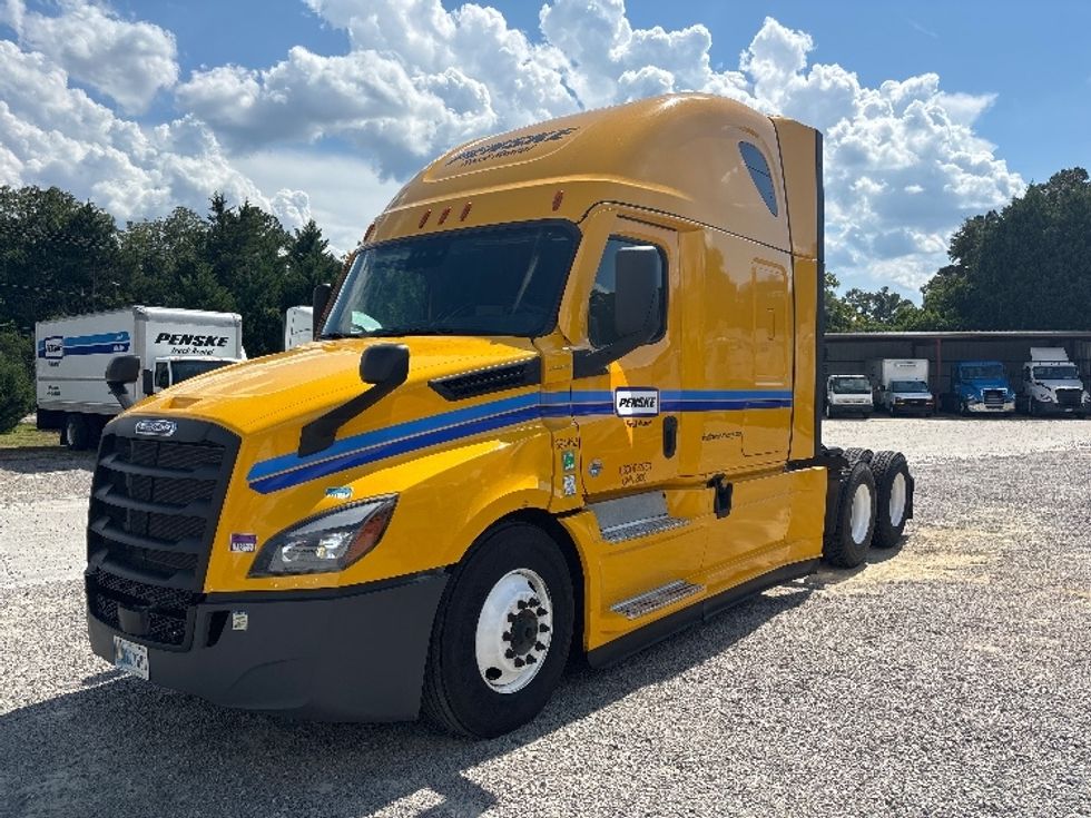 Sleeper Tractor-Heavy Duty Tractors-Freightliner-2022-T12664ST-Fayetteville-NC-582,812\n\t\tmiles-$ 64,750 - Image 3