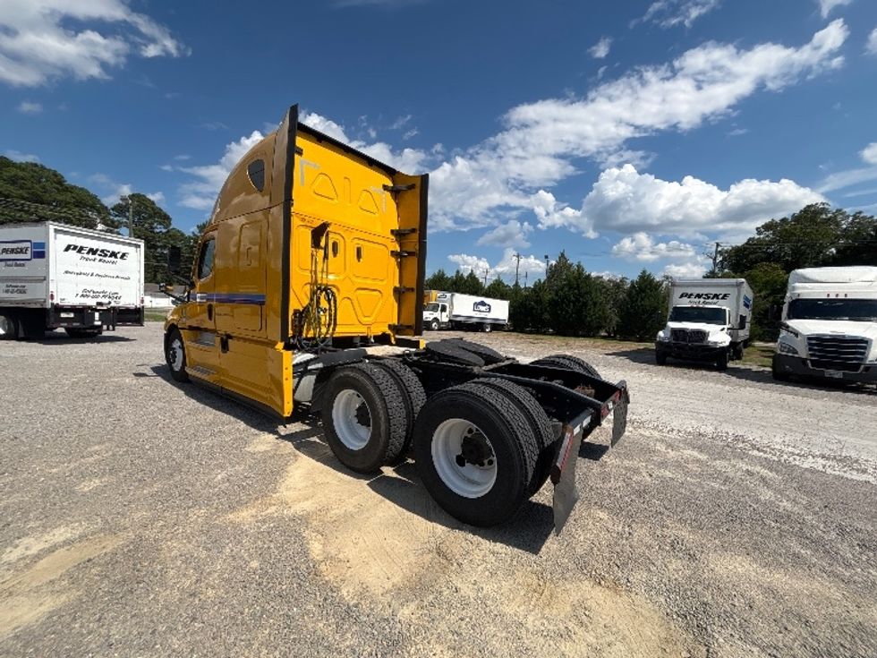 Sleeper Tractor-Heavy Duty Tractors-Freightliner-2022-T12664ST-Fayetteville-NC-582,812\n\t\tmiles-$ 64,750 - Image 5